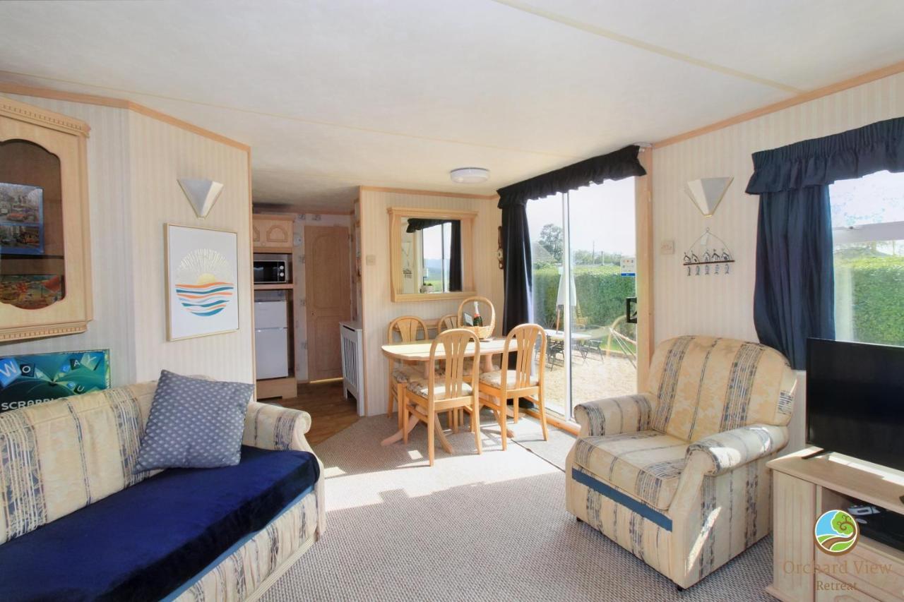 הוילה Little Clacton Orchard View Retreat - Dog Friendly, Enclosed Private Garden With Weather Dependant Hot Tub - Not On A Holiday Park מראה חיצוני תמונה