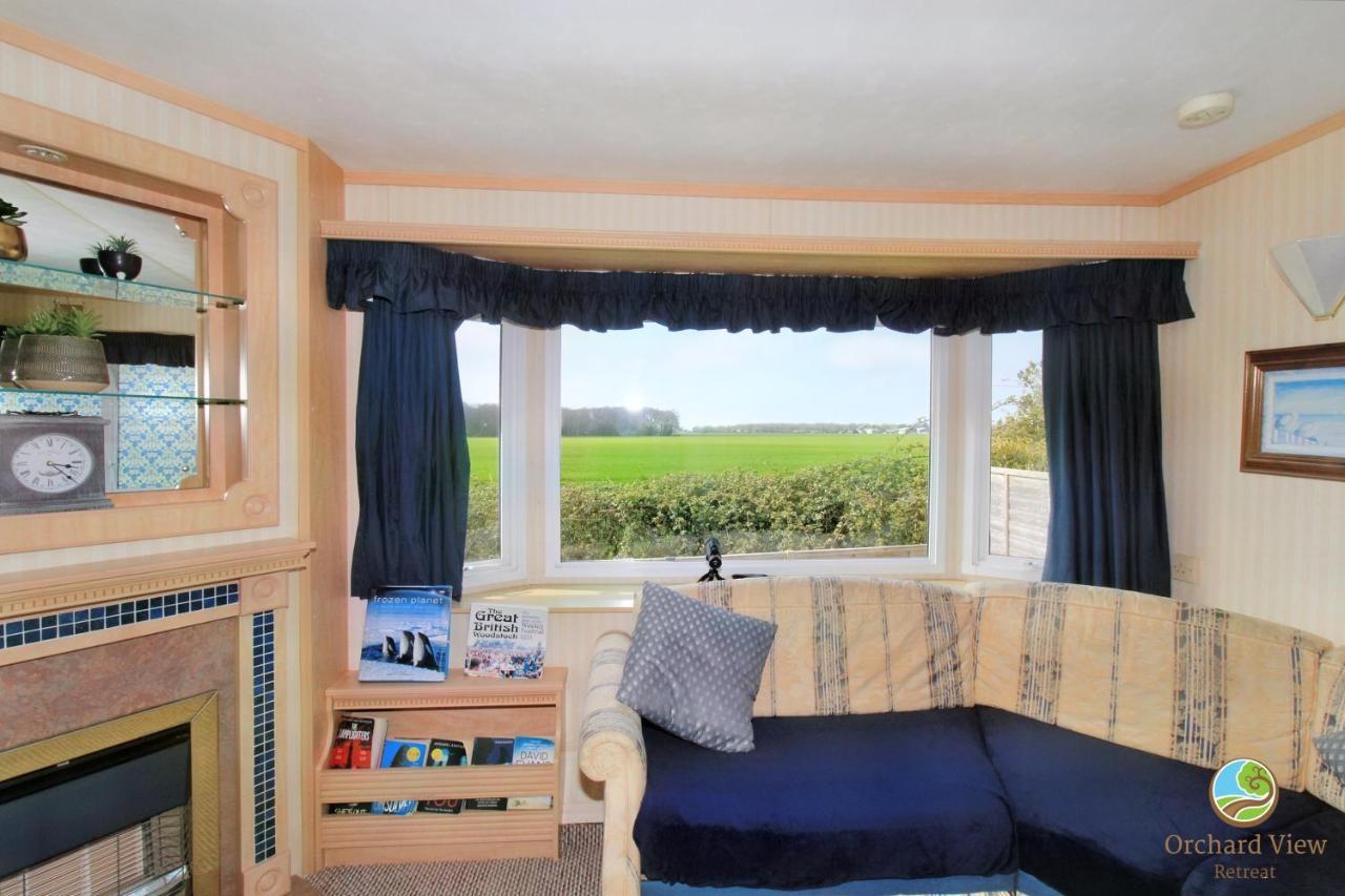 הוילה Little Clacton Orchard View Retreat - Dog Friendly, Enclosed Private Garden With Weather Dependant Hot Tub - Not On A Holiday Park מראה חיצוני תמונה