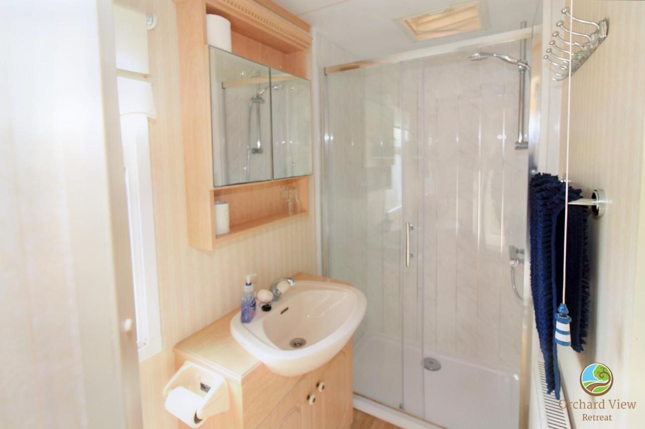 הוילה Little Clacton Orchard View Retreat - Dog Friendly, Enclosed Private Garden With Weather Dependant Hot Tub - Not On A Holiday Park מראה חיצוני תמונה