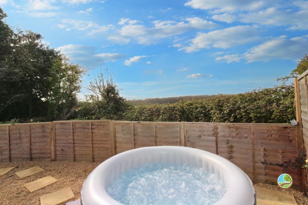 הוילה Little Clacton Orchard View Retreat - Dog Friendly, Enclosed Private Garden With Weather Dependant Hot Tub - Not On A Holiday Park מראה חיצוני תמונה