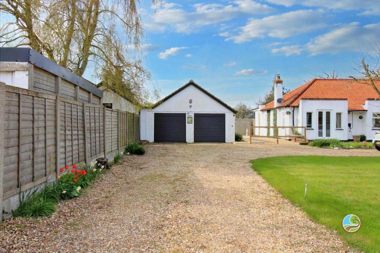 הוילה Little Clacton Orchard View Retreat - Dog Friendly, Enclosed Private Garden With Weather Dependant Hot Tub - Not On A Holiday Park מראה חיצוני תמונה