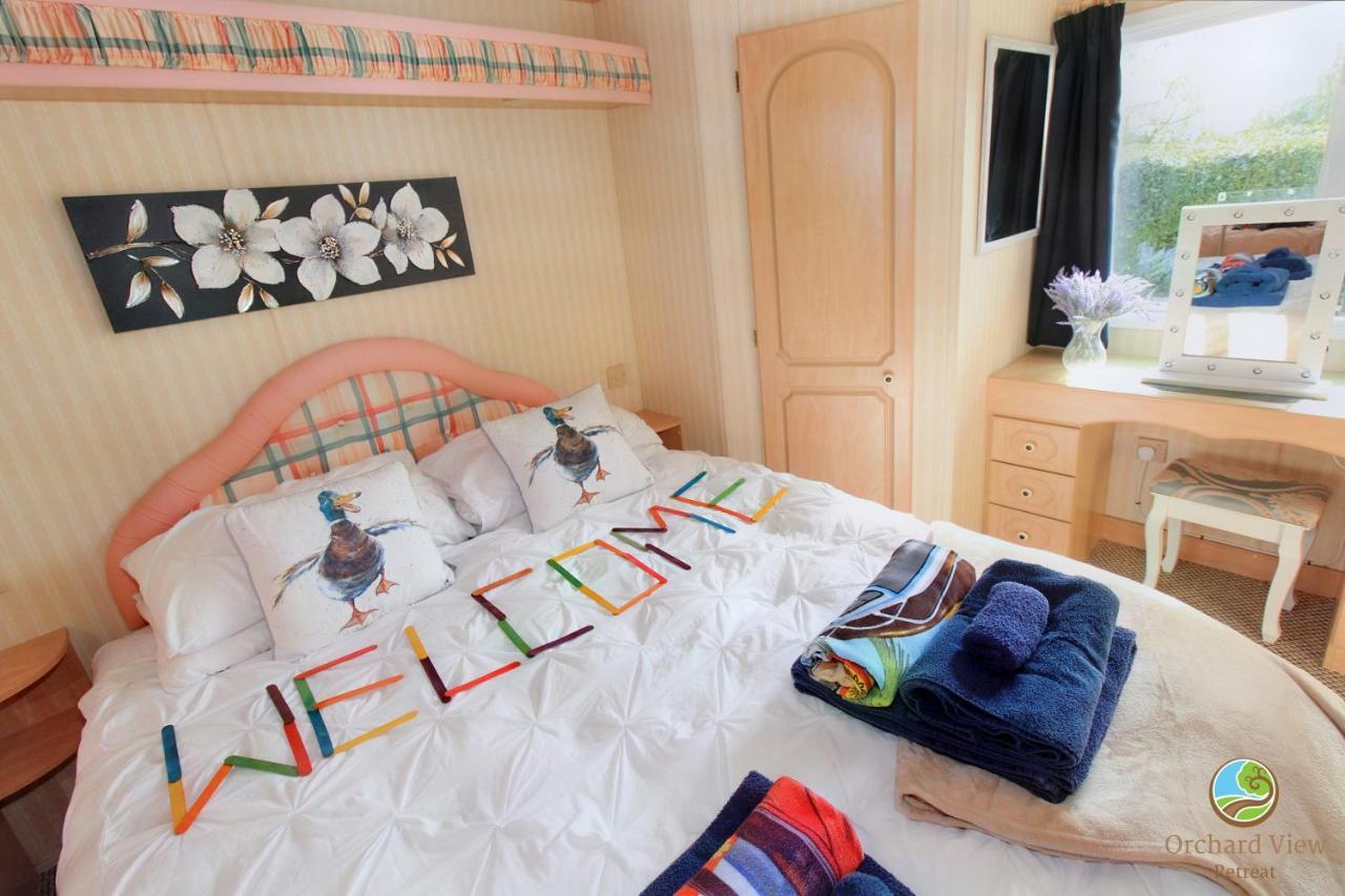 הוילה Little Clacton Orchard View Retreat - Dog Friendly, Enclosed Private Garden With Weather Dependant Hot Tub - Not On A Holiday Park מראה חיצוני תמונה